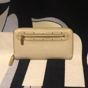 Louis Vuitton Suhali Zippy Wallet